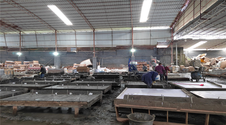 GRC外墻板生產中 GRC外墻板生產中