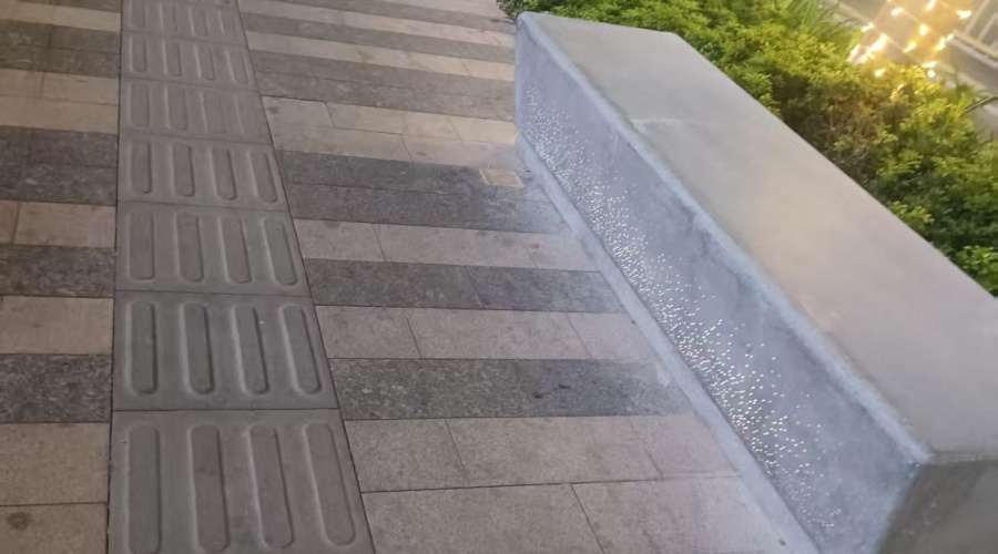 深圳羅湖水貝GRC透光坐凳工程